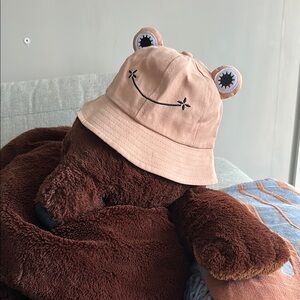 3 for $20 ✨ Adorable Pink Frog-Eyed Bucket Hat